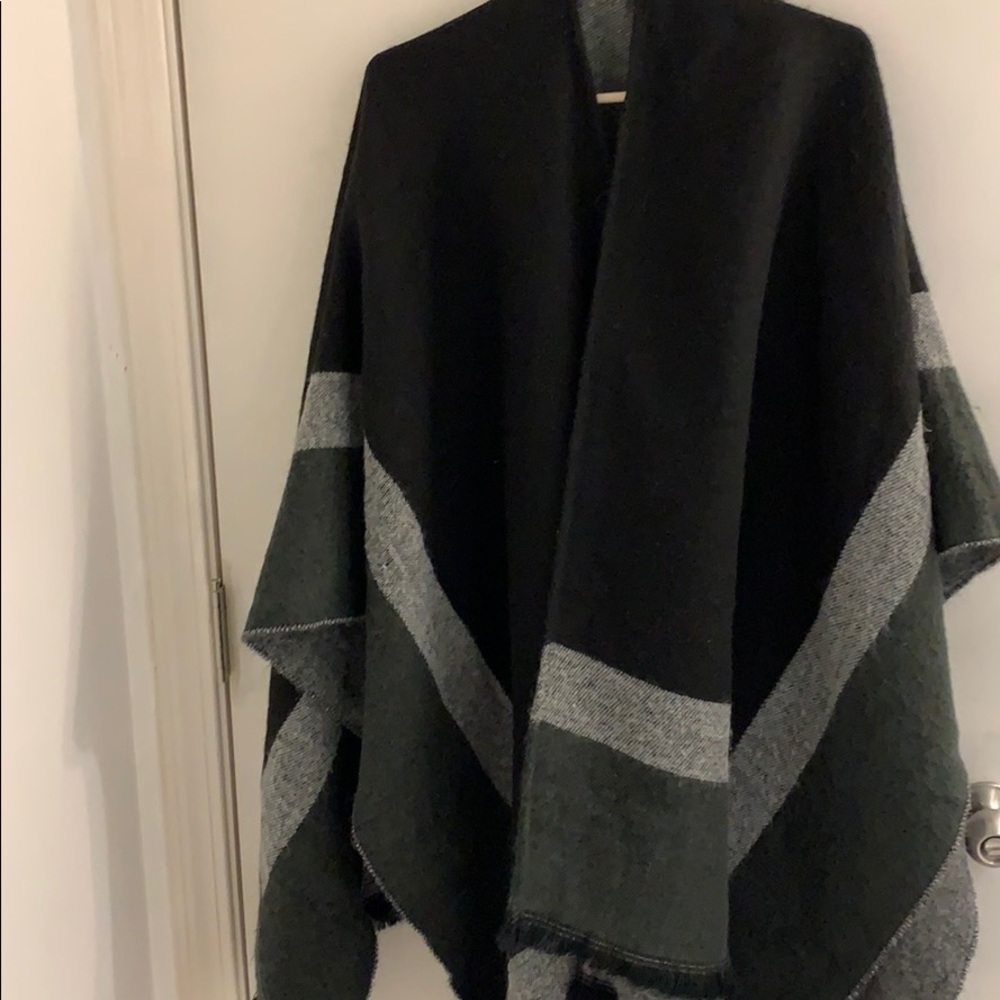 Shawl/ Poncho